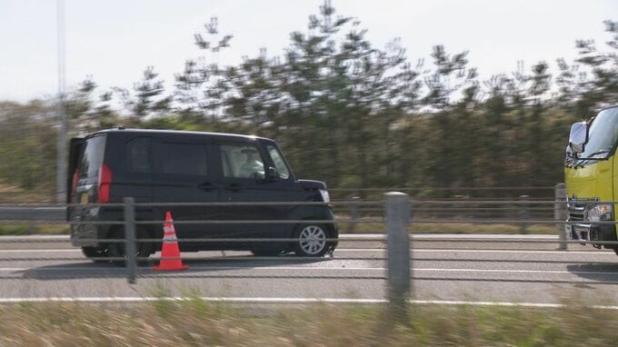 【続報】50代男性運転の軽乗用車が逆走 乗用車2台巻き込まれ、女性がケガ 逆走の男性もケガ 警察・50代男性を道路交通法違反容疑視野に調べ 石川県かほく市・のと里山海道|TBS NEWS DIG