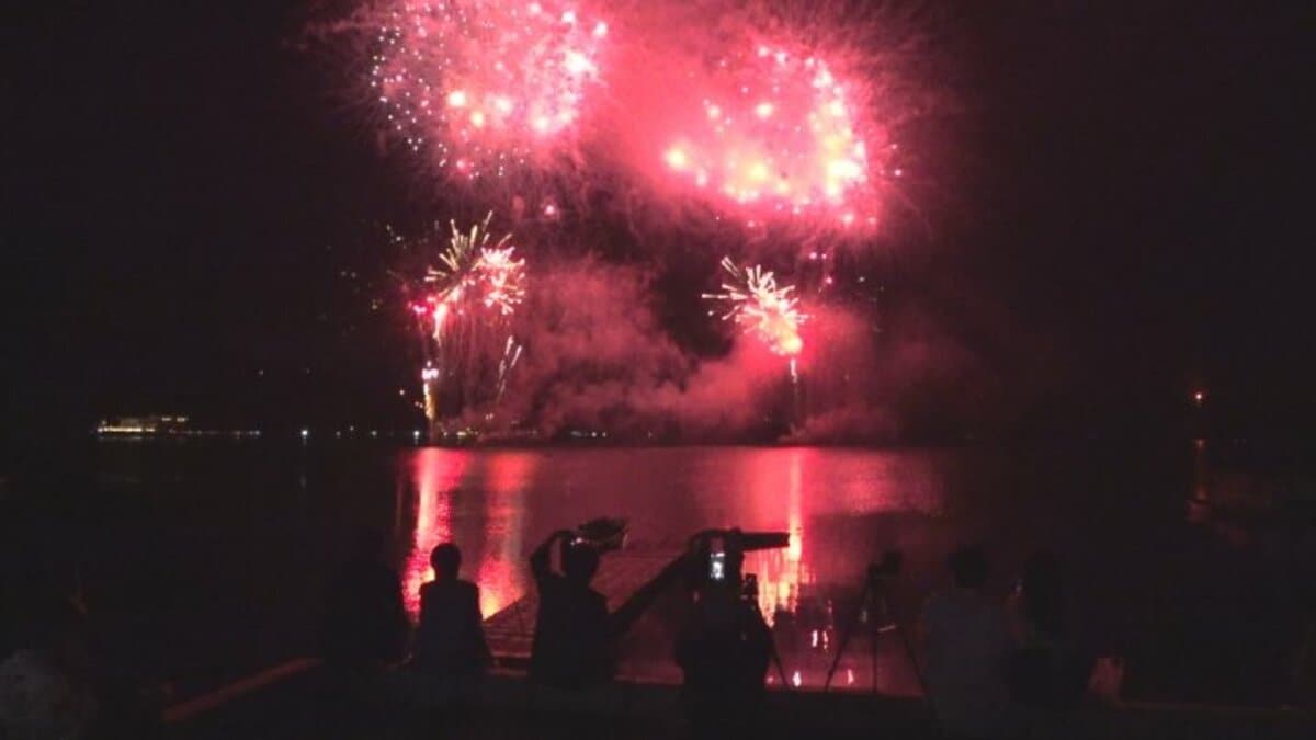 過去最大規模の2万発の花火 山中湖で報湖祭 夏の夜空を彩る 本格的な開催は3年ぶり 山梨のニュース utyテレビ山梨 過去最大規模の2万発の花火 山中湖で報湖祭 夏の夜空を彩る 本格的な開催は3年ぶり 山梨のニュース utyテレビ山梨