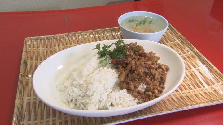 本場タイのガパオライスが600円　コスパ最強ランチ　現地の調味料で本格的な味　メニューは約100種類　山梨・タムサン食堂
