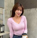 【 中川安奈 】 「ぽかぽか陽気だったので」「ベビーピンクのニットとヴィンテージデニムでお出かけです」 オフショットにファン反響 「春コーデよく似合ってます」|TBS NEWS DIG