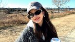 【板野友美】 青空の下でコーヒー散歩 ハイブランドづくしに「その形似合うのさすが」|TBS NEWS DIG