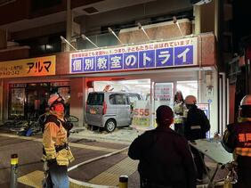 暴走した車が学習塾に突っ込み中学生ら4人がけが…鼻血を出す高齢運転手(73)に講師「動かないで!」直前にも追突事故か|TBS NEWS DIG