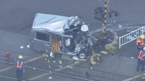 軽乗用車は大破… 踏切内で車と列車が衝突 救助された73歳女性は心肺停止 JR高山線は一部区間で運転見合わせ 岐阜|TBS NEWS DIG