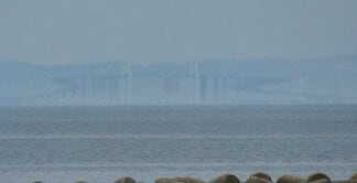 富山湾に春の訪れ…上位蜃気楼「Cランク」観測　対岸の景色が伸び、反転する不思議な光景【6日午後2時20分発表 魚津埋没林博物館】　|　富山のニュース｜天気・防災｜チューリップテレビ