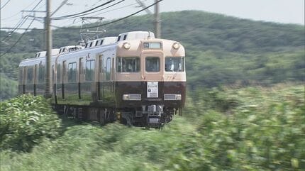 名鉄西尾・蒲郡線に5500系車両のイメージの復刻塗装列車が運行 薄い