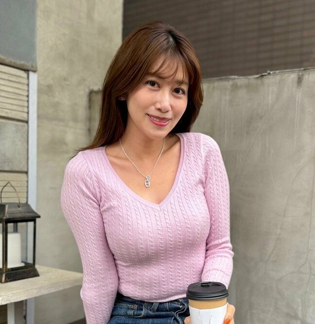 【 中川安奈 】 「ぽかぽか陽気だったので」「ベビーピンクのニットとヴィンテージデニムでお出かけです」 オフショットにファン反響 「春コーデよく似合ってます」|TBS NEWS DIG