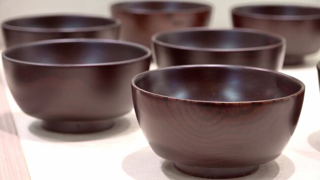 天満屋のアートスペースがリニューアルオープン　こけら落としにアメリカ出身のデービット・ディロングさんが手掛ける郷原漆器の展覧会【岡山】|TBS NEWS DIG