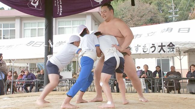 大相撲九州場所後の力士が小学校を訪問 児童と土俵交流 大分|TBS NEWS DIG