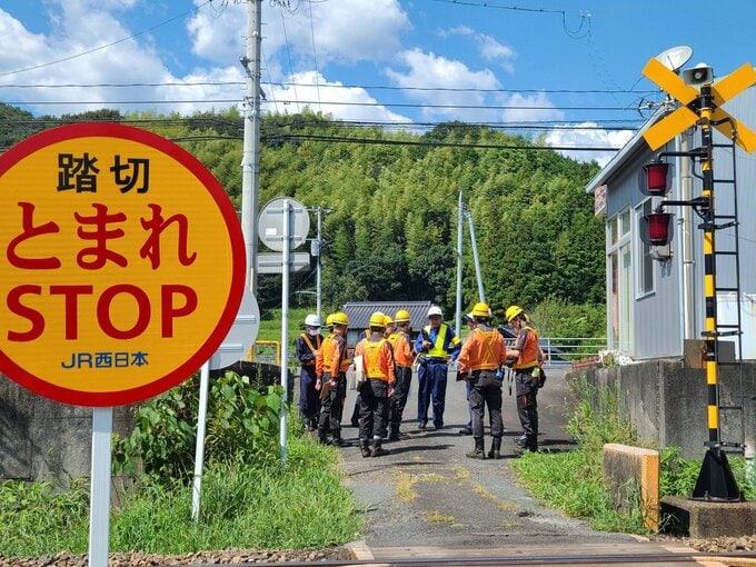 国交省から派遣の事故調査官が現地入り　山口・岩国市の踏切で列車と軽乗用車衝突・男性死亡事故の原因究明で|TBS NEWS DIG