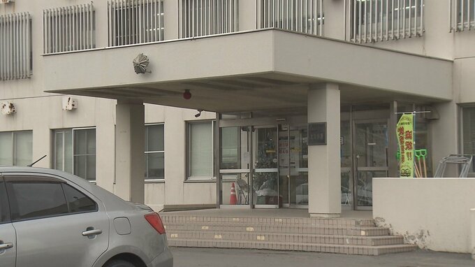 「女が暴れている」20歳の女が区役所で22歳男性職員の胸にキック…公務執行妨害容疑でその場で逮捕「わかりません」と否認　札幌市北区|TBS NEWS DIG