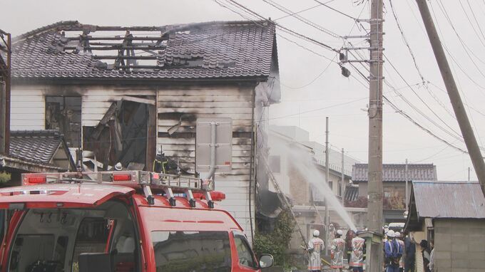 居間から見つかったストーブやたばこの燃え殻 周辺には本も… 男性一人がやけどの火事で　|　石川県のニュース｜MRO北陸放送