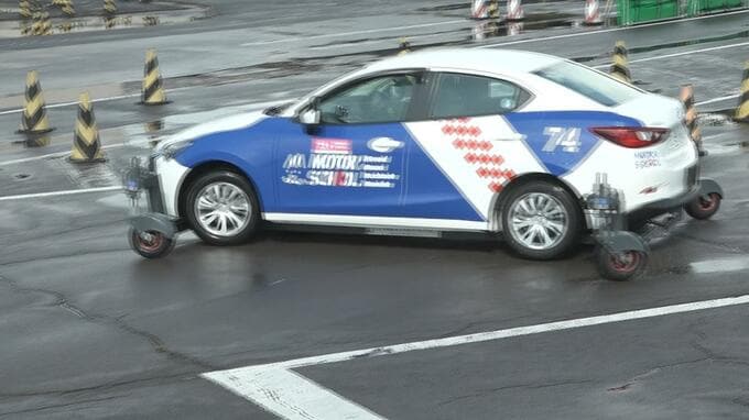 本格的な冬を前に雪道やアイスバーンの運転を疑似体験　冬は「時間」と「気持ち」に余裕持つことも安全運転には大切|TBS NEWS DIG