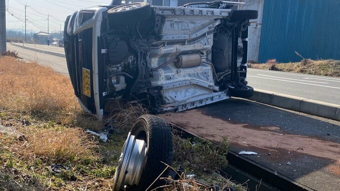 【速報】勝央町の県道で軽トラックと軽乗用車が衝突　1人が重体の模様　横転するなど大破した2台の車【岡山】|TBS NEWS DIG