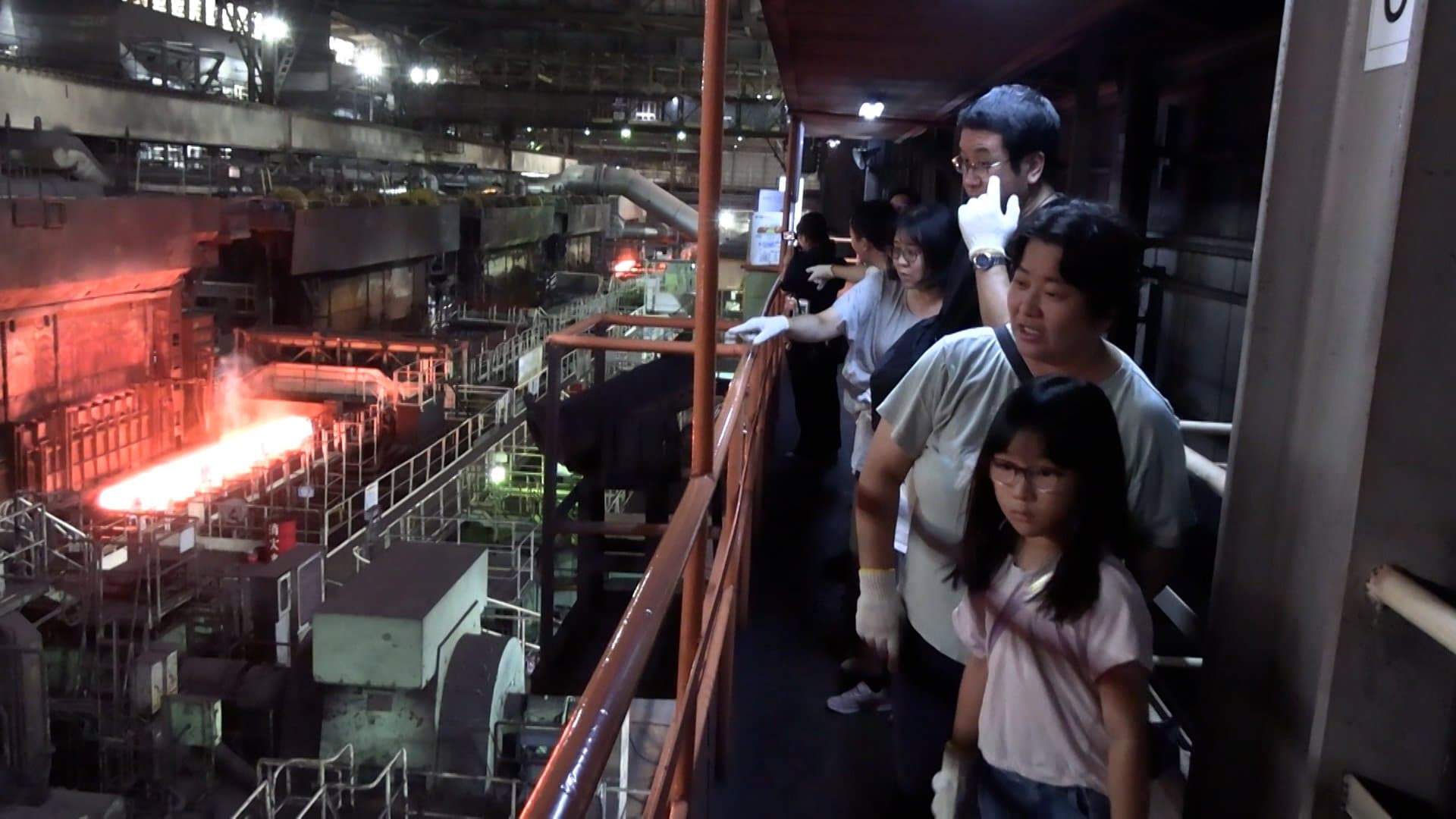 工場の中に入ったら熱かった！」夏休みの子ども達が製鉄所を見学【岡山
