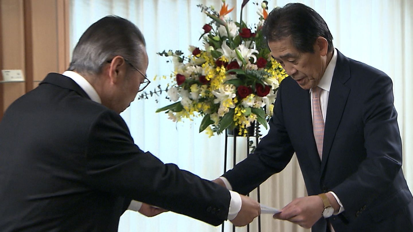 衆院選 岡山県内の小選挙区で当選した4人に当選証書 逢沢一郎氏「責任