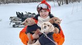 【南果歩】愛犬3匹と雪や焚火で笑顔満載　スノーモービル操縦姿も公開「これまた絶対やりたい」|TBS NEWS DIG