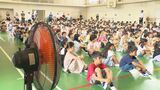 体育館にクーラーなく… “熱中症対策グッズ”を身につけ終業式に臨む児童も あすから夏休み!|TBS NEWS DIG