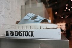 ビルケンシュトック、通期売上高見通しを上方修正－サンダル需要堅調| TBS CROSS DIG with Bloomberg