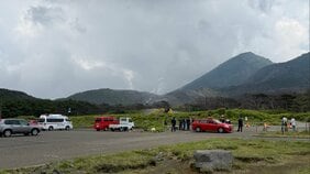 韓国岳で滑落か　ペルセウス座流星群の観測ツアー参加者の男性(70代)を捜索　火口内に倒れている人を発見|TBS NEWS DIG