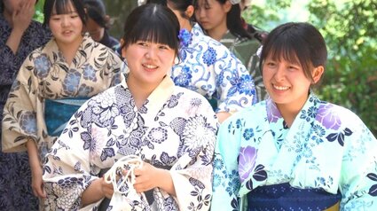 七夕に高校生が製作の“オリジナル浴衣”披露 夏に着る“涼やか”な色を