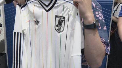 サッカーW杯 白のユニフォームが大人気!? ｢普段使いできそう｣ 鈴木