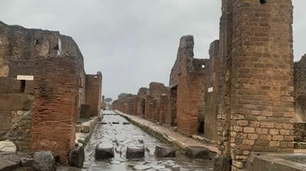 石川の奇跡 スマホの化石みつけた！・・・「2000年後の未来人」 が「41世紀の化石