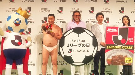 Jリーグの日に「カレーを食べたらラモス瑠偉に変身」でCM完全再現動画