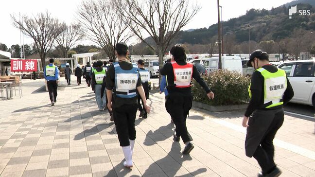 「頭を守って！」東日本大震災発生から15年を前にサービスエリアで大規模訓練 テナントと連携して避難誘導=静岡|TBS NEWS DIG