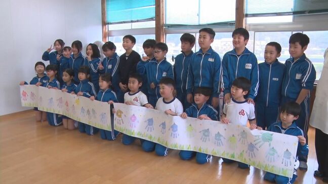 校舎との思い出に手形アート 150年以上の歴史を持つ島根県浜田市の小学校が移転|TBS NEWS DIG