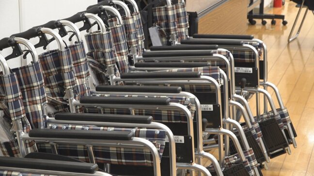 社員から集めた空き缶が10台の車いすに 県内10の障害者支援施設や老人ホームに寄贈 山梨トヨタ会|TBS NEWS DIG