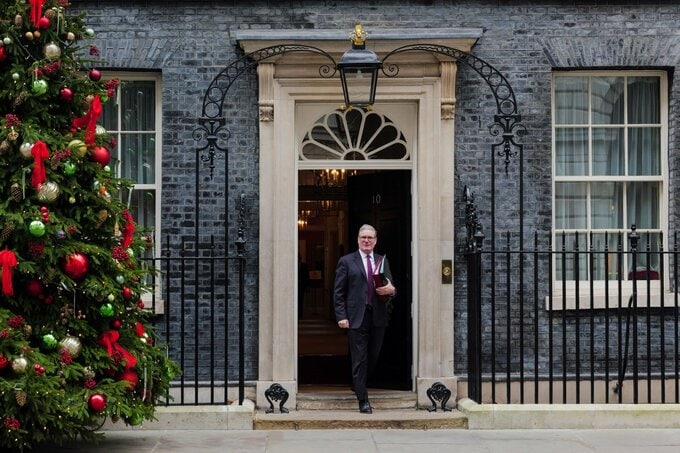 スターマー英首相、党首交代は混乱招くとけん制－極右政権誕生の恐れ