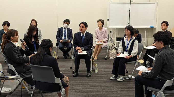 家庭が困窮・親から暴力...困難経験の10代・20代たちが大臣らに直接訴え「こどもへの支援を」「教育格差の解消を」　4月に『こども家庭庁』設置|TBS NEWS DIG