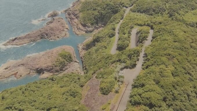 日向市のクルスの海近くにある坂の愛称が「日向坂」に　メンバー参加で現地で命名式　|　MRTニュース ｜ ＭＲＴ宮崎放送