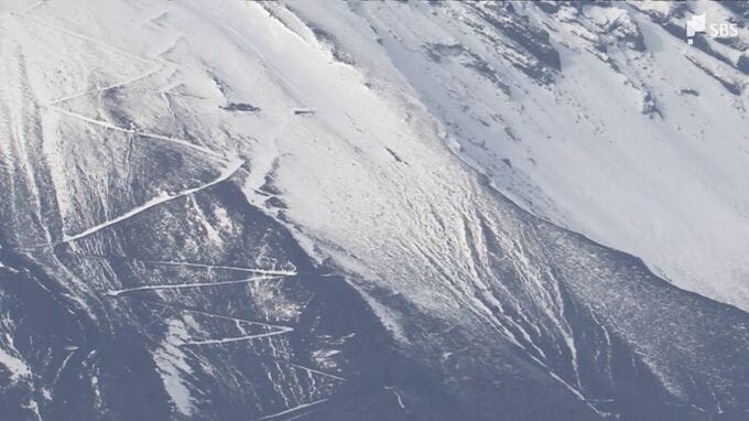 富士山新七合目付近で滑落したポーランド国籍の31歳男性を発見し救助 全身打撲のケガを負っているものの意識あり会話ができる状態＝静岡県警富士宮署|TBS NEWS DIG