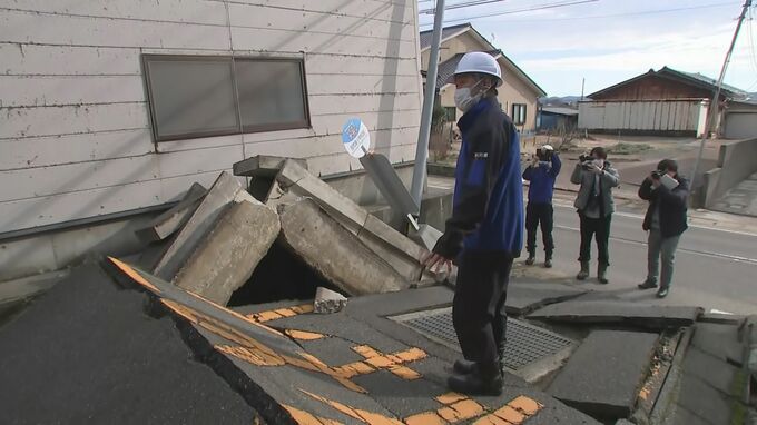 地区の4分の1の建物が「立ち入り危険」と判定… 液状化被害が大きい石川・内灘町を馳浩知事が視察　|　石川県のニュース｜MRO北陸放送