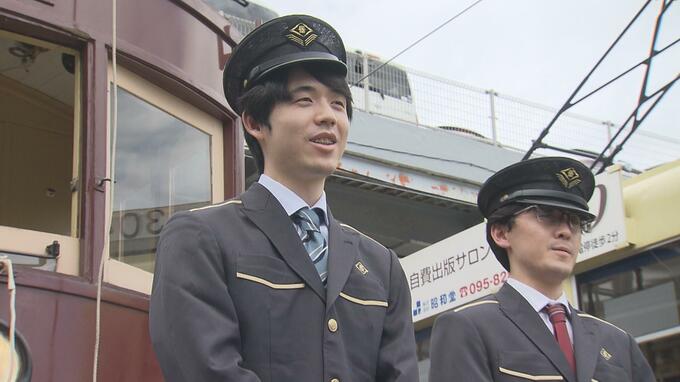 【王位戦】「長崎まで電車で来ました」大の鉄道ファン・藤井聡太王位と伊藤匠二冠が路面電車運転士の制服姿に|TBS NEWS DIG
