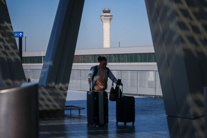 終わり見えない米政府閉鎖、空の旅を直撃－日常生活への影響拡大