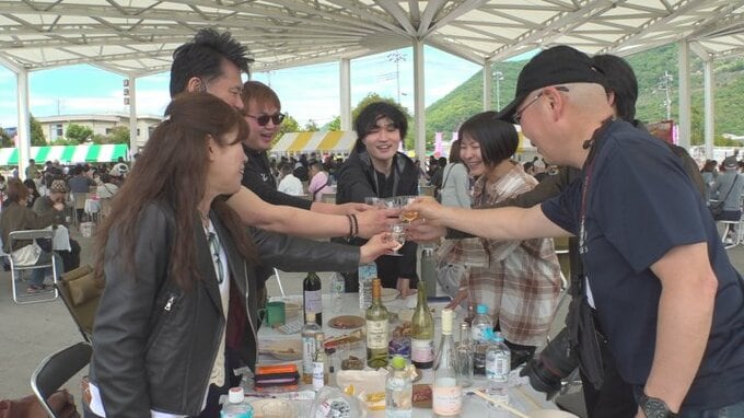 山梨県産ワインとグルメが楽しめる！　ワイナリーのまつり賑わう　|　山梨のニュース | ＵＴＹテレビ山梨