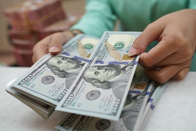ドル安でアジア通貨急伸、中銀が相次ぎ介入－米国売りの余波広がる