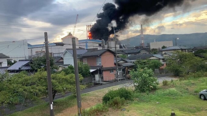 【速報】熊本地震で解体作業中の日本製紙八代工場の煙突が燃える　＜動画あり＞|TBS NEWS DIG