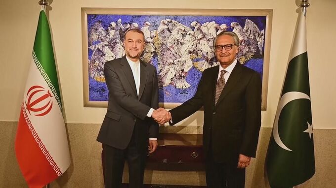 イラン・パキスタンの外相 安全保障協力の強化で合意 越境攻撃の応酬で関係悪化懸念のなか