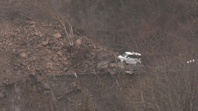 ｢土砂崩れが広範囲に広がっている｣ 40代男性が崩れた土砂に乗り上げケガか 岐阜･高山市丹生川町の国道 一部で通行止め　|　名古屋・愛知・岐阜・三重のニュース【CBC news】 | CBC web