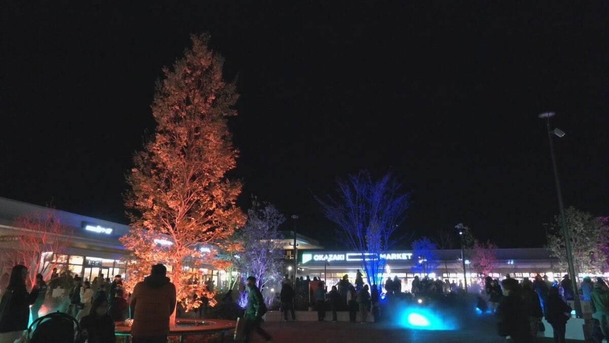 三井アウトレットパーク岡崎でイルミネーションの点灯式　木々や噴水などがクリスマスバージョンにライトアップ
