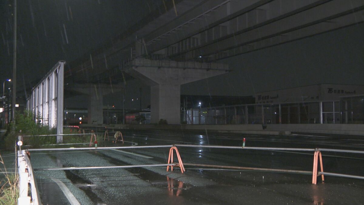 信号が青になっても発進できず… 故障で停止中のダンプカーに追突  乗用車の44歳男性が死亡  愛知･飛島村