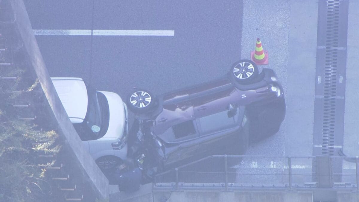 愛知・新城市の新東名高速トンネル内でトラックなど5台が絡む事故　名古屋高速道路でも車がトラックに追突