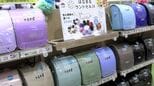 来年春の入学に向け約300種類のランドセル予約販売会始まる　5万円台という中価格帯のものも充実【岡山】|TBS NEWS DIG