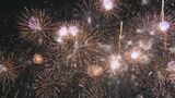 初夏の夜空を彩る「名港水上芸術花火」 音楽に合わせ絶え間なく打ち上がる1万3000発に酔いしれる 名古屋港 | 名古屋・愛知・岐阜・三重のニュース【CBC news】 | CBC web