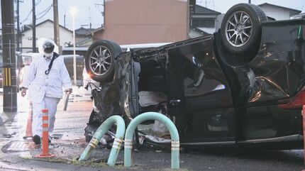 名古屋・西区でミニバンがひっくり返る衝突事故 10歳くらいの女児を