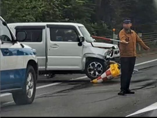 東北道上り・安達太良SA手前クッションドラムに軽乗用車衝突　助手席の女性(27)重傷　東北道一時通行止め　福島・本宮市　|　福島のニュース│TUF