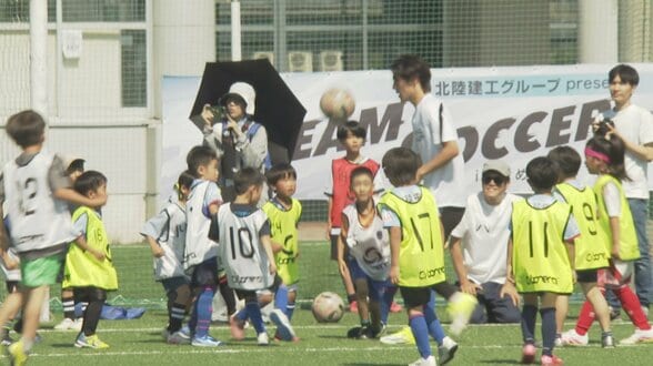 県出身Jリーガーと小学生がミニゲームで交流　松岡大智選手や碓井聖生選手ら参加　ドリームサッカーフェスティバル　富山・滑川市　|　富山のニュース｜天気・防災｜チューリップテレビ